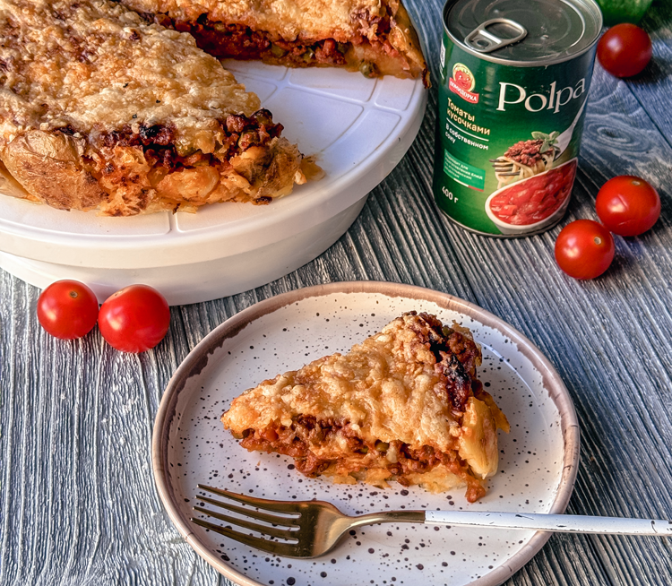 Картофельный пирог с мясным рагу и сыром